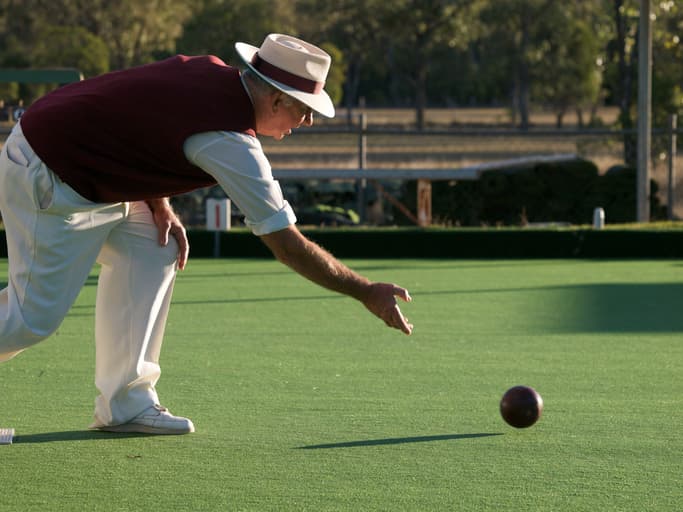 A Scorado profile picture of an elderly gentleman practicing at his local bowls club.